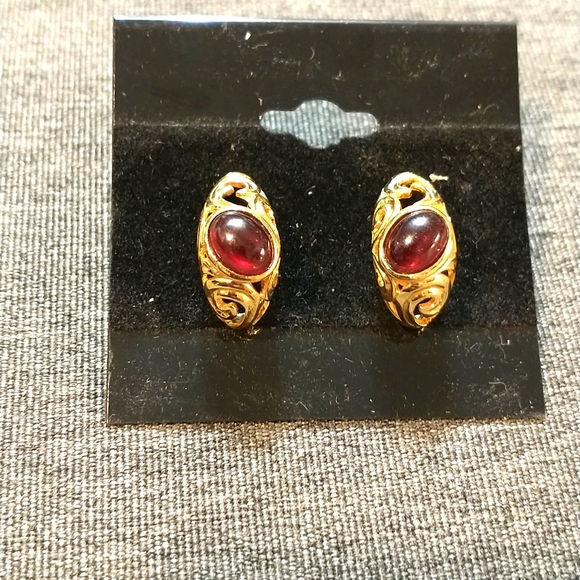 Pretty Earrings - Picture 1 of 2